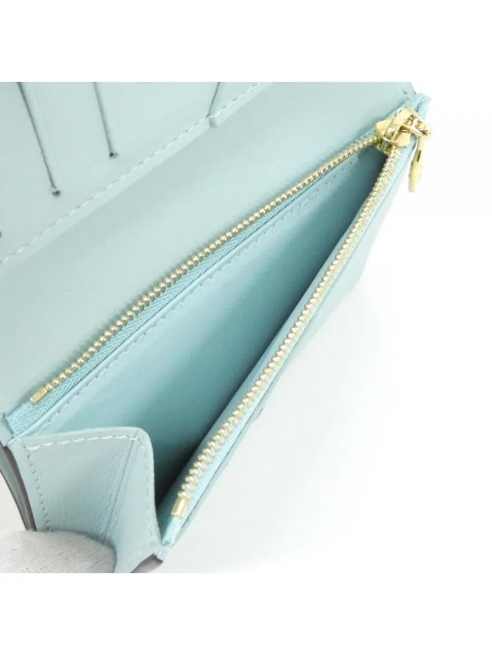 Louis Vuitton Taurillon LV Vertical Wallet Compact